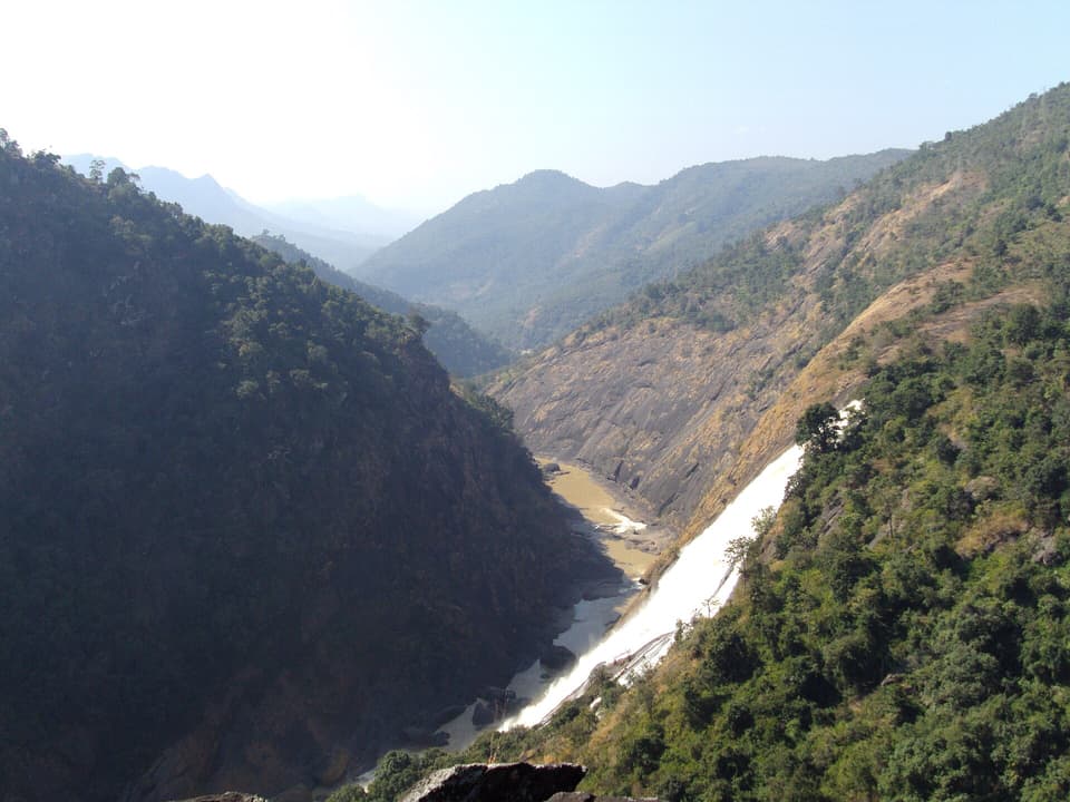 Duduma waterfall seen across the gorge