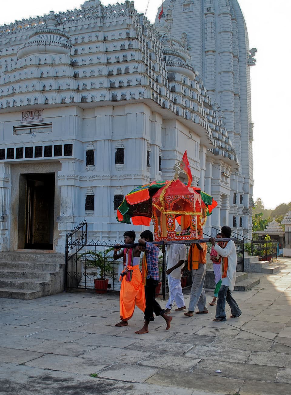 White temple front of Sabara Srikhetra with a decorated chariot